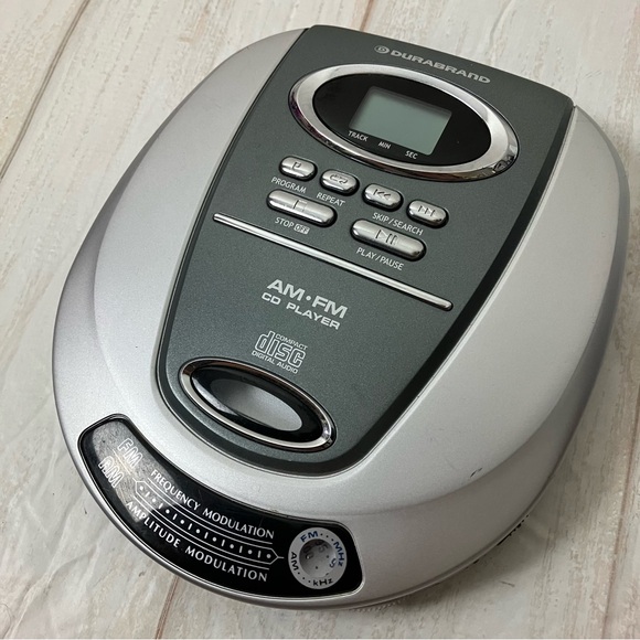 Durabrand AM/FM Radio Portable CD Player - Picture 2 of 9
